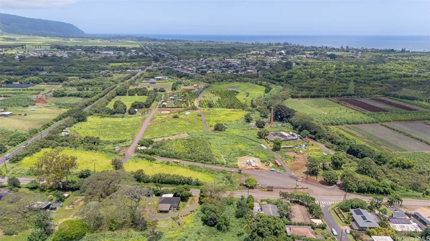 Haleiwa Waialua Land for sale. Great corner location with high traffic for your food stand or market. Waialua Hawaii.