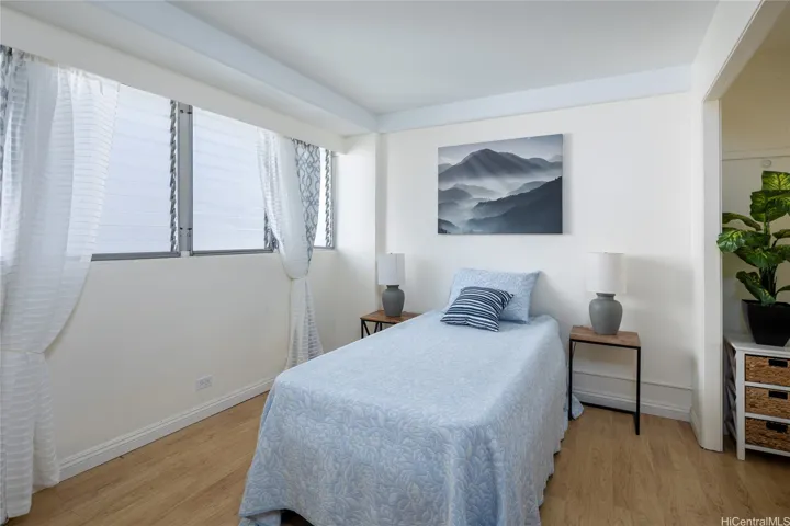 Guest bedroom.