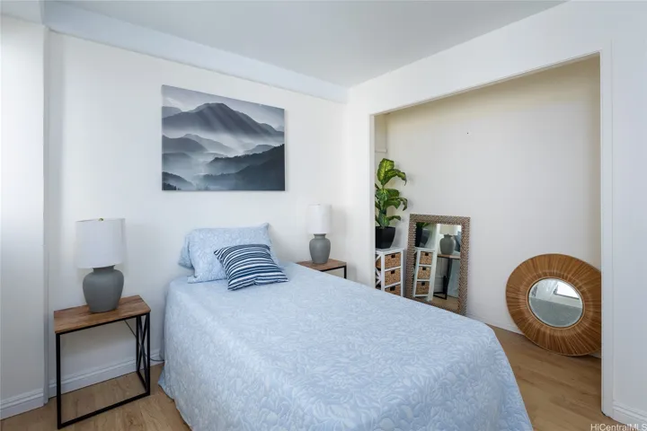 Guest bedroom.