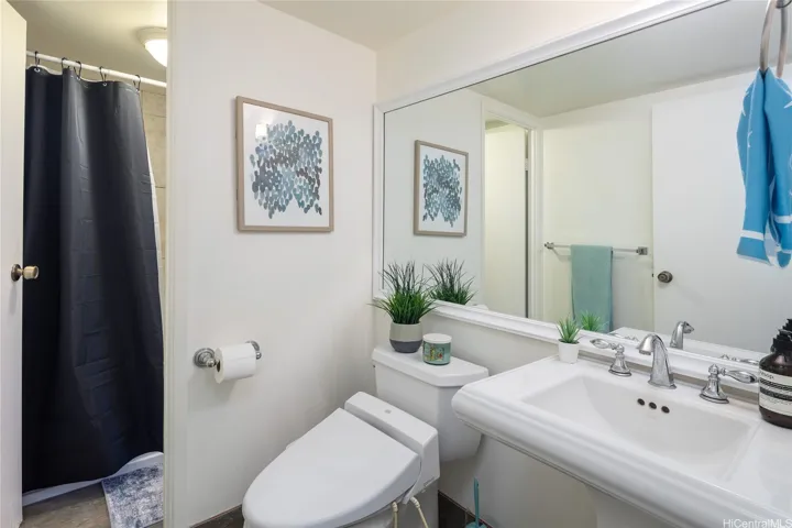 Guest Bath.