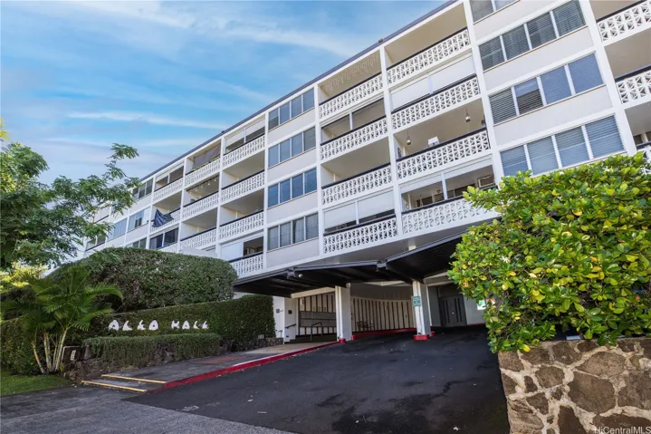 Aleo Hale is a low-rise building tucked away in the Punchbowl Area neighborhood close to Queen's Medical Center, the State Capitol and Honolulu Hale. It has easy access to H1.