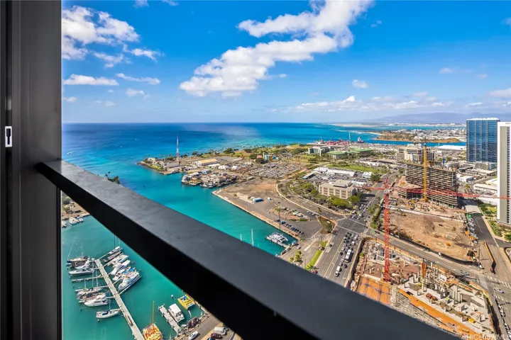 A wide lanai door opens to sea and sky.