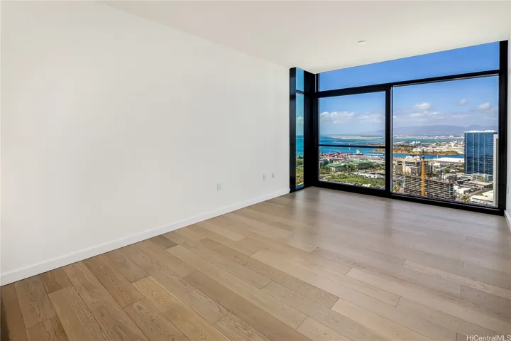 Same great room without the Virtual Staging