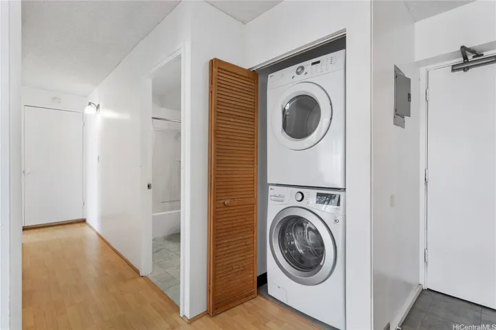 In Unit Washer And Dryer