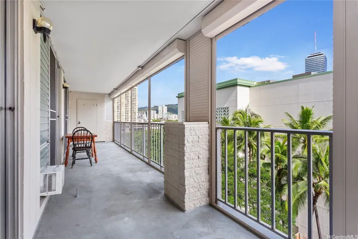 Lanai With Roller Shades