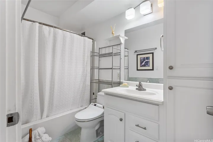 Full Bathroom