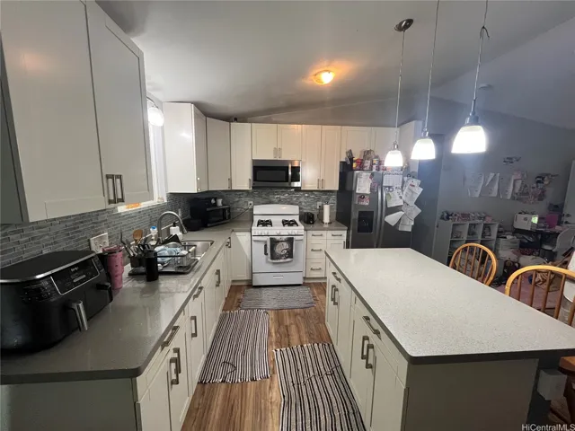 Lots of counterspace and cabinets