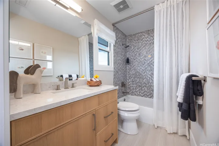 Photo is of the model home 75.30 B (Reverse) and may differ from actual improvements, if any, when constructed. The specific features in a residence vary from home to home and not all features are available in all series or all floorplans within a series. We reserve the right to modify or cancel these specific features, substitute equipment, materials, appliances and brand names in our sole discretion. Color and size variations may occur.
