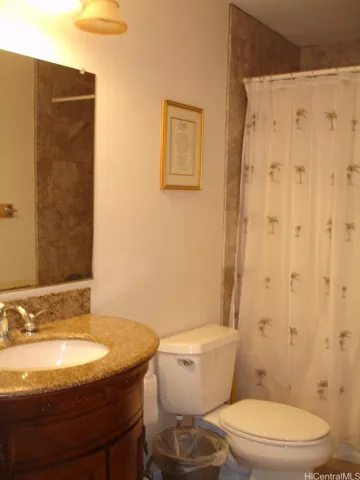 Upstairs full bath