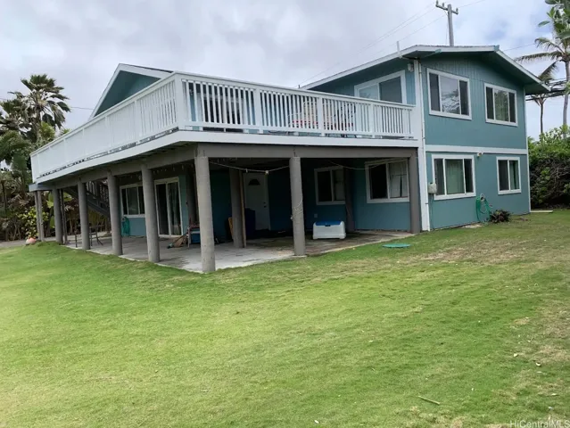 This island home has lots of room for the family or intergeneration ohana or guests.  Upstairs have spacious kitchen, bedrooms, 2 baths, living room that enters into the open deck with ocean views. Downstairs has 2 spacious bedrooms, 1 bath,  with living room opening into the open​​‌​​​​‌​​‌‌​‌‌​​​‌‌​‌​‌​‌​​​‌​​ lanai.
