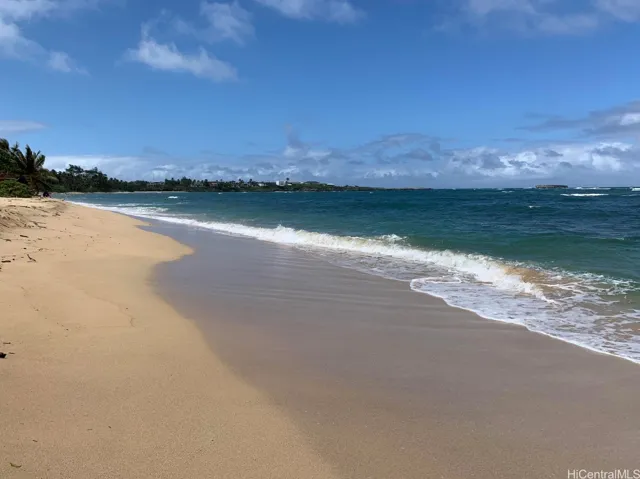 Clissolds Beach looking towards Laie Point.