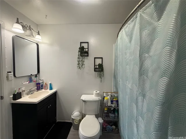 Second full bath upstairs.