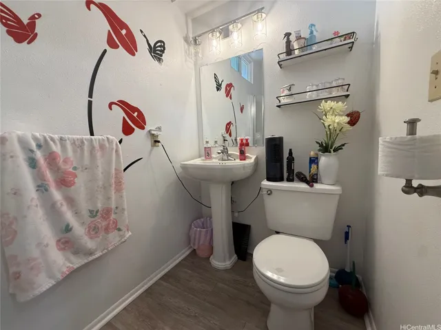 The fill bathroom downstais.
