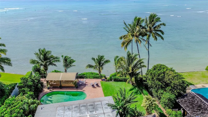 View our Pavillian by the ocean, good fishing in front.