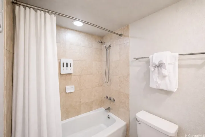 shower and tub - enhanced