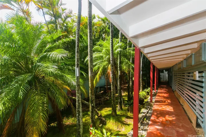Covered walkway to rear