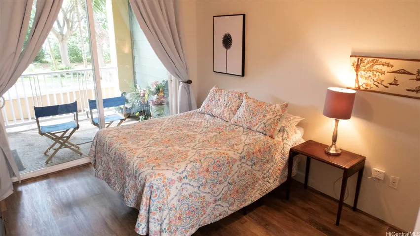 Guest bedroom, lanai view