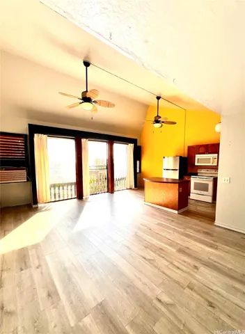 Unstaged livingroom and kitchen area