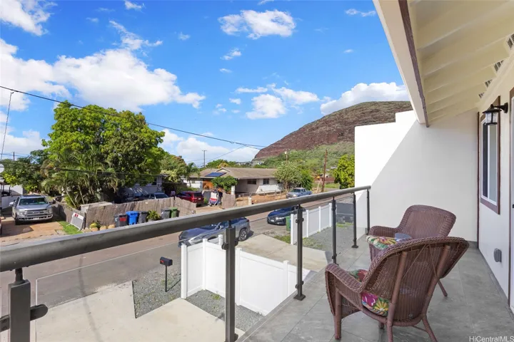 Lanai upstairs