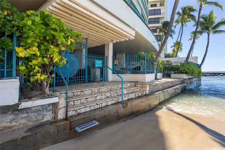 Your entrance onto the sandy Kaimana Beach.