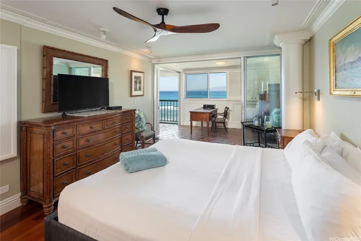 Primary bedroom with flexible space on lanai