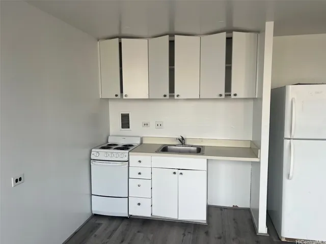 Kitchen cabinets