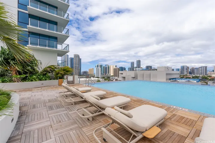 Resort style Amenity Deck.