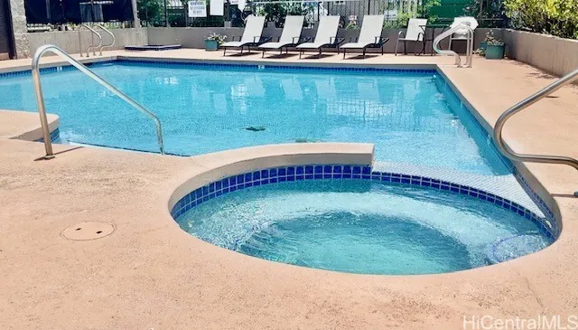 Pool & hot tub