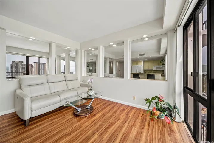  Lots of natural lights in the living room