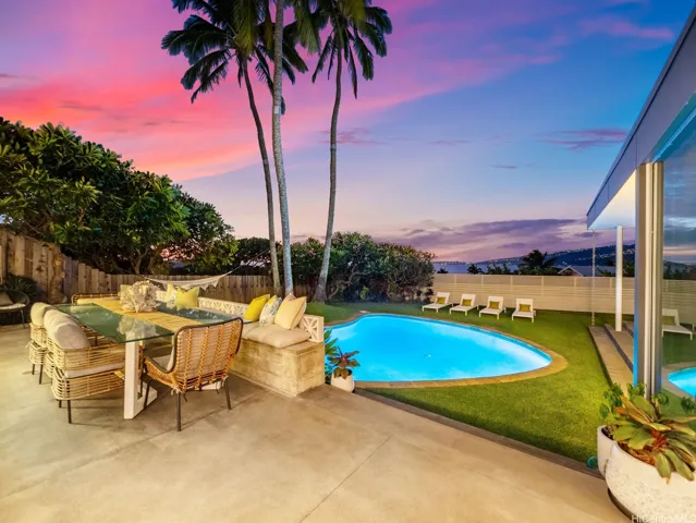 Live it up day or night in the outdoor dining area, making memorable moments.