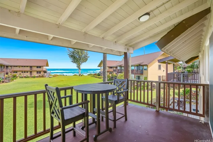 HCR-D3: Lanai with view of Lawn and Ocean beyond