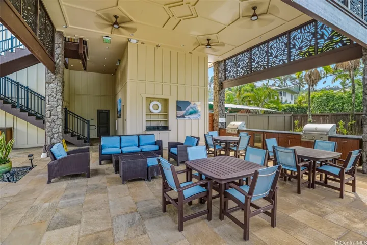 Hanalei Colony Resort: Covered Lounge & BBQ Area