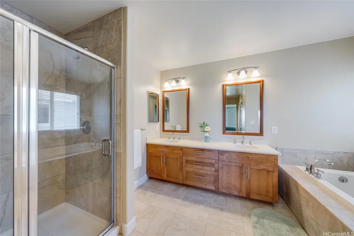 Primary bath with soaking tub &
separate shower
