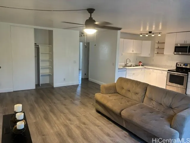 Living room from the Lanai view