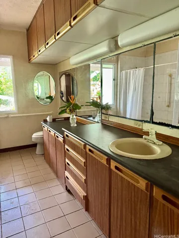 2nd Bathroom 2