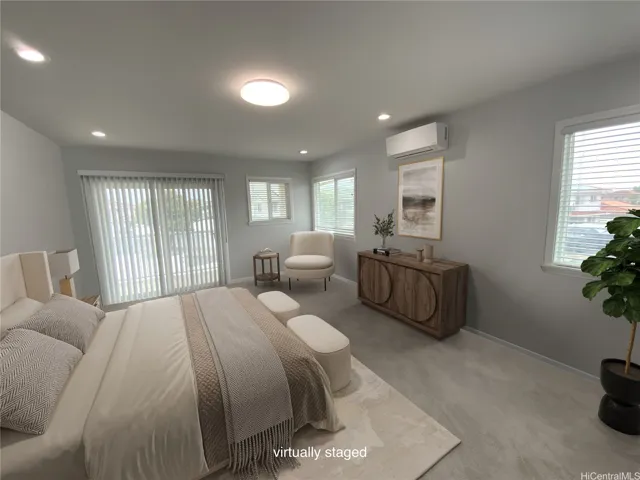 Large main bedroom with lanai.