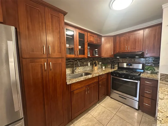 Unit 304 Full Kitchen w/ Stainless Steel Appliances, Granite Countertops and ample cabinets