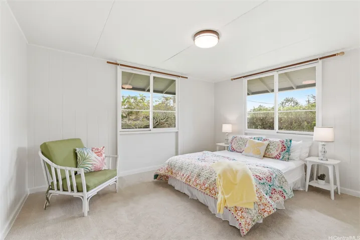 The 3rd bedroom also has original large windows, new carpet and new ceiling light.