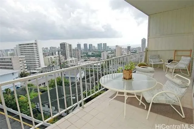 Spacious Lanai with city/DH view