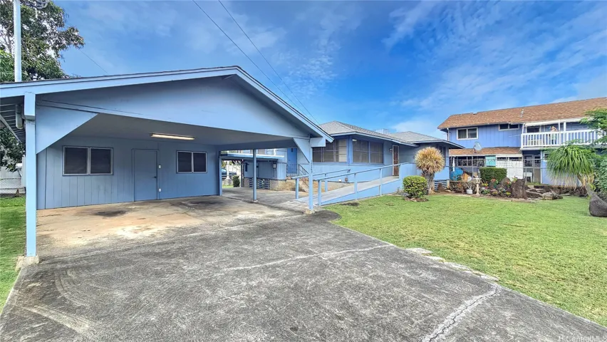 1723 Day Place-3 bdrm home + detached carport & storage room = 640 sf