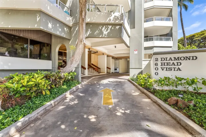 Welcome to Diamond Head Vista...well-maintained grounds, secure entry, and an attentive resident manager create a comfortable place to come home to.