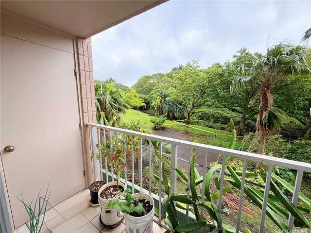 Private lanai with storage closet