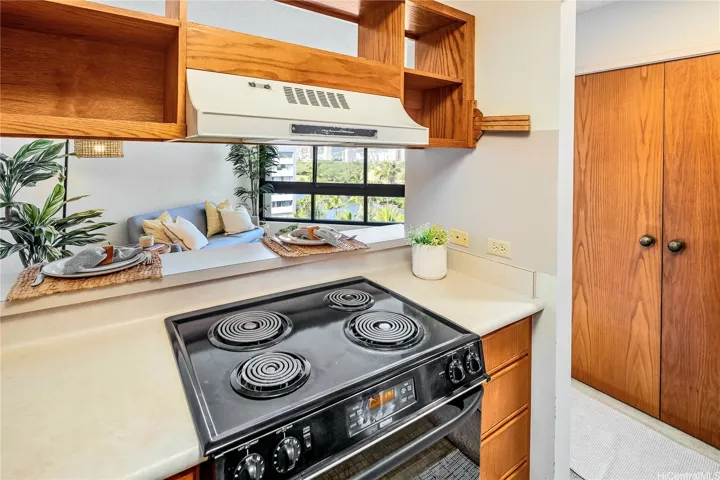 Large pantry/storage at the kitchen hallway