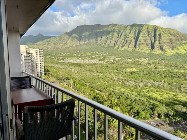 Table for two with a Mountain View