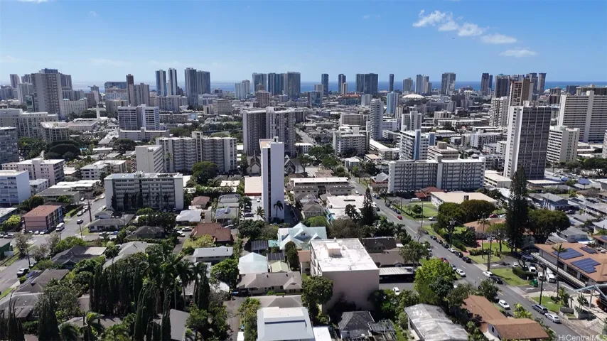 Makiki Hillside condominium perched at the top of Keeaumoku St. up the street from Ala Moana Shopping Center