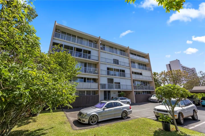 Makiki Hillside condominium perched at the top of Keeaumoku St.