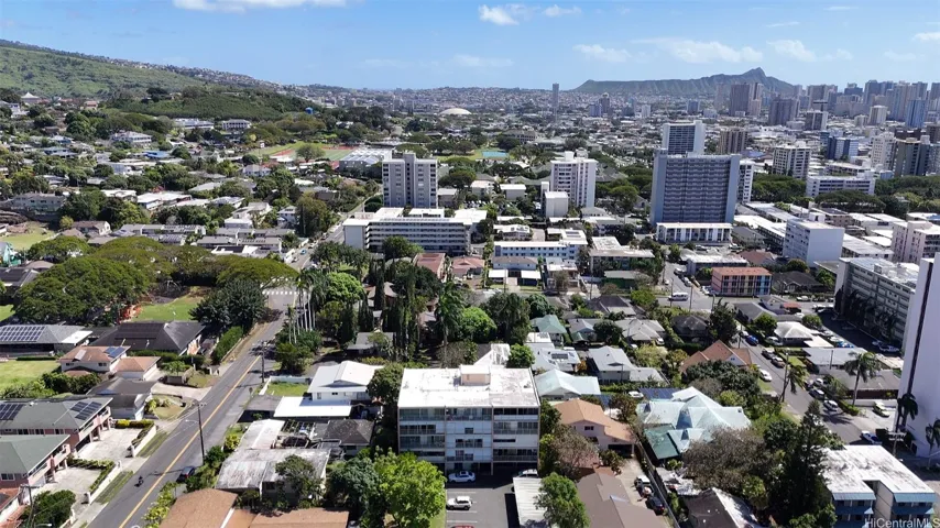 Makiki Hillside condominium perched at the top of Keeaumoku St. with a backdrop of Diamond Head