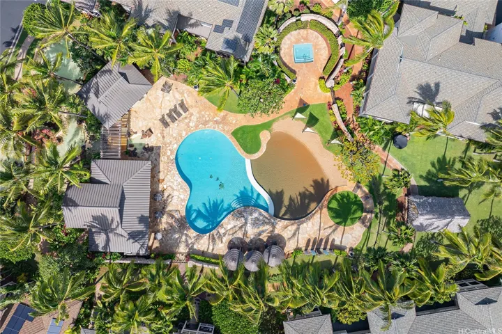 This large pool and spa are just a few of the amazing amenities at Koolina Plantation. It is in close proximity from your unit and conveniently located in a gated and amazing community.