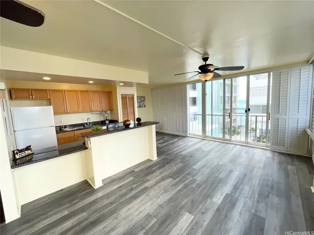 Spacious open studio unit