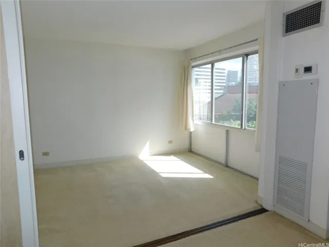 Wide windows in the bedroom.  Note central A/C column on the right.